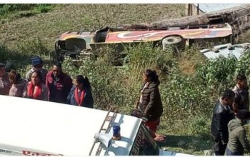 सल्यान बस दुर्घटना : ज्यान गुमाउनेकाे सङ्ख्या १२ पुग्याे